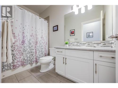 1046 Holden Road, Penticton, BC - Indoor Photo Showing Bathroom