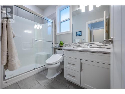 1046 Holden Road, Penticton, BC - Indoor Photo Showing Bathroom