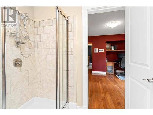 8000 Kalview Drive, Coldstream, BC - Indoor Photo Showing Bathroom