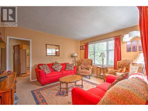 2403 43 Avenue, Vernon, BC - Indoor Photo Showing Living Room