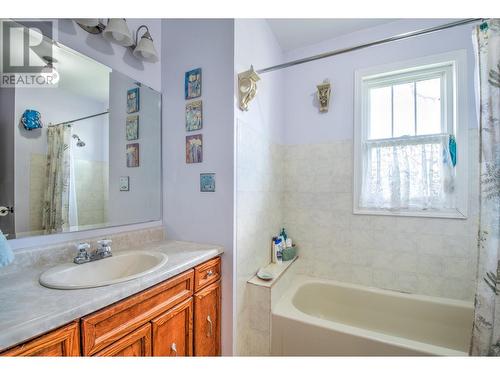 2403 43 Avenue, Vernon, BC - Indoor Photo Showing Bathroom