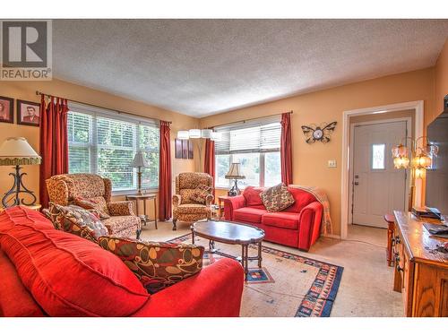 2403 43 Avenue, Vernon, BC - Indoor Photo Showing Living Room
