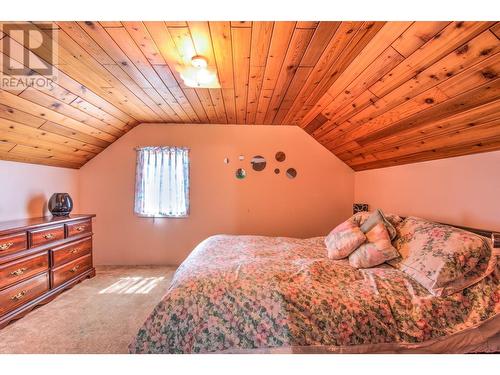 2403 43 Avenue, Vernon, BC - Indoor Photo Showing Bedroom