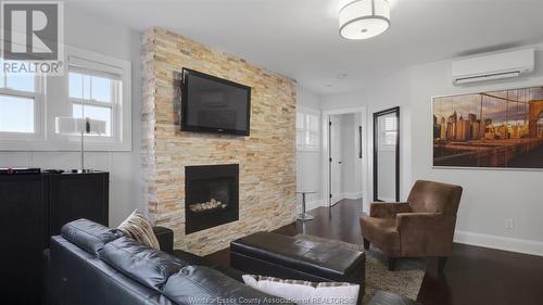 1165 Ouellette Avenue, Windsor, ON - Indoor Photo Showing Living Room With Fireplace