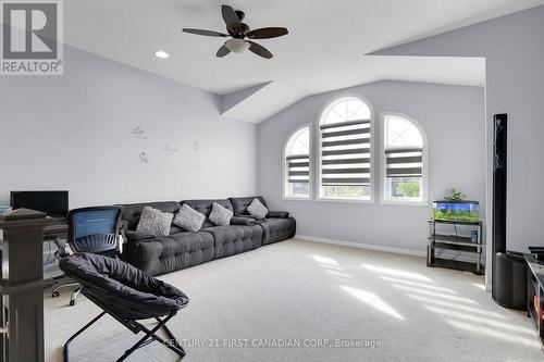 974 Grenfell Drive, London, ON - Indoor Photo Showing Living Room
