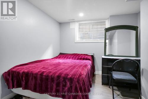 974 Grenfell Drive, London, ON - Indoor Photo Showing Bedroom