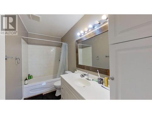 9807 97 Street, Fort St. John, BC - Indoor Photo Showing Bathroom