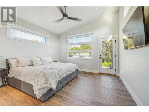 4354 Kensington Drive, Kelowna, BC - Indoor Photo Showing Bedroom