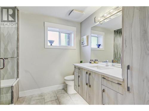 4354 Kensington Drive, Kelowna, BC - Indoor Photo Showing Bathroom