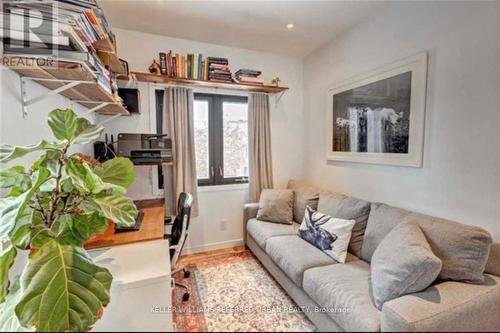 1727 Dundas Street W, Toronto, ON - Indoor Photo Showing Living Room