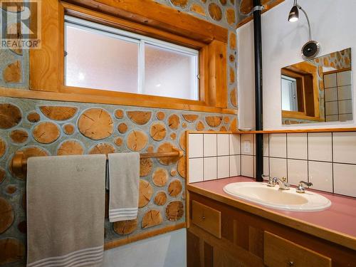 3795 Birch Hill Road, Quesnel, BC - Indoor Photo Showing Bathroom