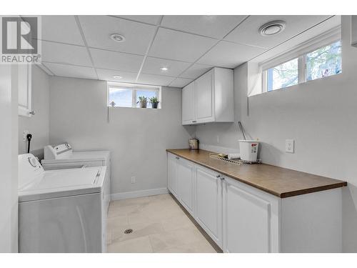 322 Nicholson Street, Prince George, BC - Indoor Photo Showing Laundry Room