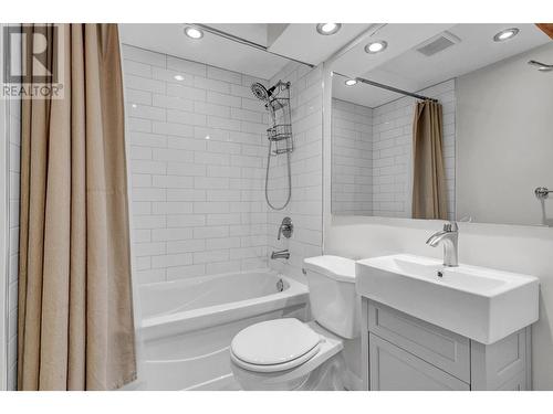 322 Nicholson Street, Prince George, BC - Indoor Photo Showing Bathroom