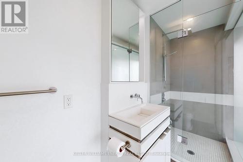 2412 - 197 Yonge Street, Toronto, ON - Indoor Photo Showing Bathroom