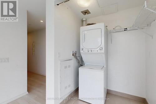 2412 - 197 Yonge Street, Toronto, ON - Indoor Photo Showing Laundry Room