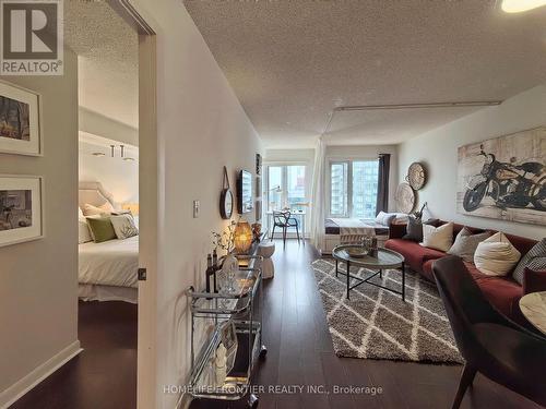 3005 - 210 Victoria Street, Toronto, ON - Indoor Photo Showing Living Room