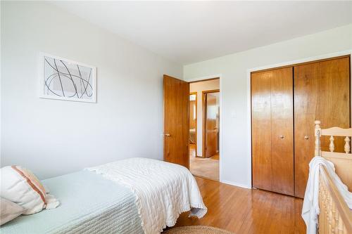 9 Vanderwood Court, Stoney Creek, ON - Indoor Photo Showing Bedroom