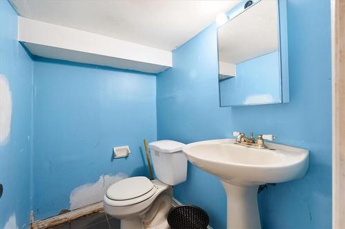 13 Clinton Street, Hamilton, ON - Indoor Photo Showing Bathroom