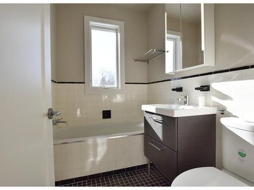 Ensuite bathroom - 4334 Av. Mariette, Montréal (Côte-Des-Neiges/Notre-Dame-De-Grâce), QC - Indoor Photo Showing Bathroom