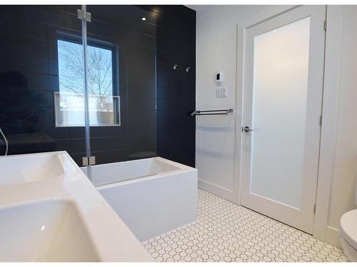 Salle de bains - 4334 Av. Mariette, Montréal (Côte-Des-Neiges/Notre-Dame-De-Grâce), QC - Indoor Photo Showing Bathroom