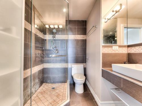 Salle de bains attenante Ã  la CCP - 605-1545 Av. Du Docteur-Penfield, Montréal (Ville-Marie), QC - Indoor Photo Showing Bathroom