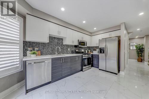 27 Merchant Avenue, Whitby, ON - Indoor Photo Showing Kitchen