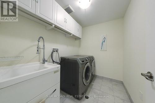119 Beaveridge Avenue, Oakville, ON - Indoor Photo Showing Laundry Room