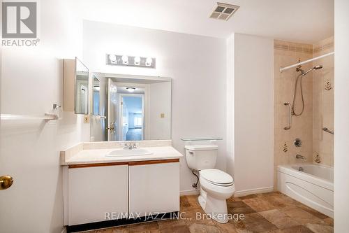 204 - 1 Heritage Way, Kawartha Lakes, ON - Indoor Photo Showing Bathroom