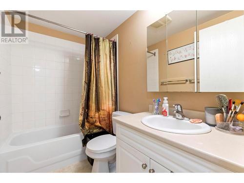 435 Franklyn Road Unit# 105, Kelowna, BC - Indoor Photo Showing Bathroom