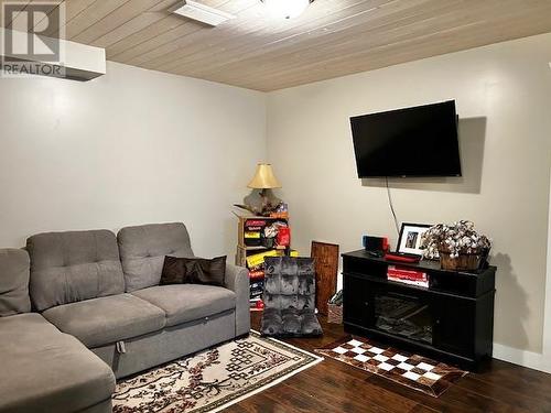 1482 Maple Crescent, Vanderhoof, BC - Indoor Photo Showing Living Room