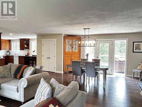 1482 Maple Crescent, Vanderhoof, BC - Indoor Photo Showing Living Room