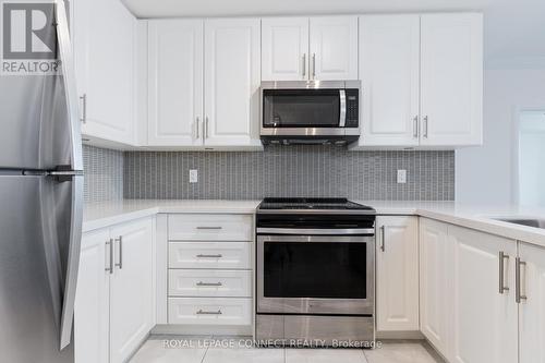 521 - 25 Baker Hill Boulevard, Whitchurch-Stouffville, ON - Indoor Photo Showing Kitchen With Upgraded Kitchen