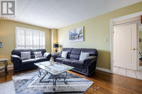 10 Ruth Avenue, Brampton, ON - Indoor Photo Showing Living Room