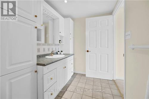 601 - 17 King Street E, Hamilton, ON - Indoor Photo Showing Bathroom