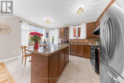 38 Sweetner Drive, Whitchurch-Stouffville, ON - Indoor Photo Showing Kitchen