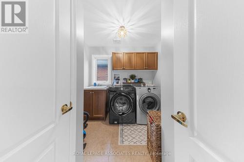 38 Sweetner Drive, Whitchurch-Stouffville, ON - Indoor Photo Showing Laundry Room