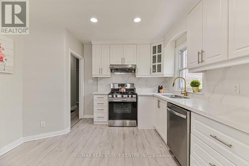 573 Exbury Crescent, Mississauga, ON - Indoor Photo Showing Kitchen With Double Sink With Upgraded Kitchen