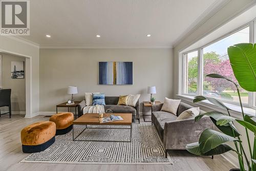 573 Exbury Crescent, Mississauga, ON - Indoor Photo Showing Living Room