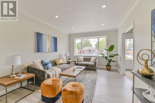 573 Exbury Crescent, Mississauga, ON - Indoor Photo Showing Living Room