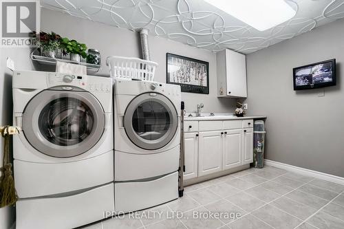 154 Harvest Drive, Milton, ON - Indoor Photo Showing Laundry Room
