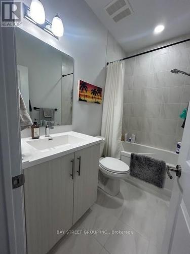 124 - 1 Redfern Avenue, Hamilton, ON - Indoor Photo Showing Bathroom