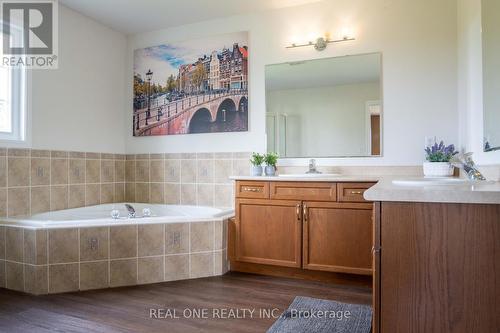 777 Grand Banks Drive, Waterloo, ON - Indoor Photo Showing Bathroom