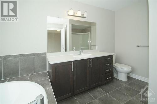 136 Mattingly Way, Ottawa, ON - Indoor Photo Showing Bathroom