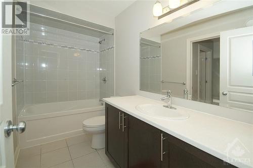 136 Mattingly Way, Ottawa, ON - Indoor Photo Showing Bathroom