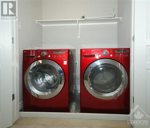 136 Mattingly Way, Ottawa, ON - Indoor Photo Showing Laundry Room