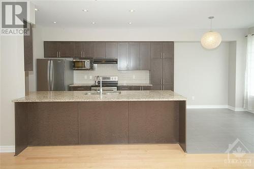 136 Mattingly Way, Ottawa, ON - Indoor Photo Showing Kitchen With Double Sink With Upgraded Kitchen