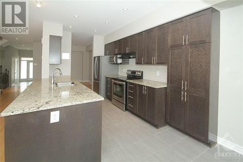 136 Mattingly Way, Ottawa, ON - Indoor Photo Showing Kitchen With Upgraded Kitchen