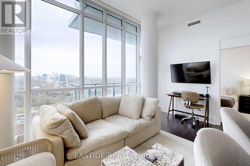 2202 - 32 Davenport Road, Toronto, ON - Indoor Photo Showing Living Room