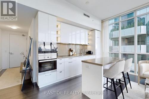 2202 - 32 Davenport Road, Toronto, ON - Indoor Photo Showing Kitchen With Upgraded Kitchen