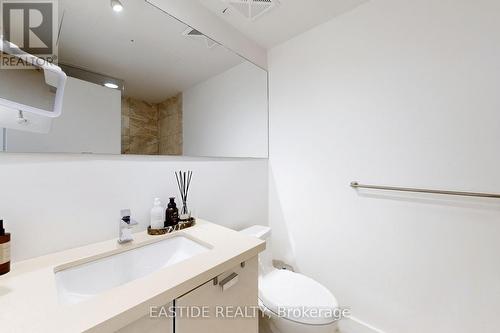 2202 - 32 Davenport Road, Toronto, ON - Indoor Photo Showing Bathroom